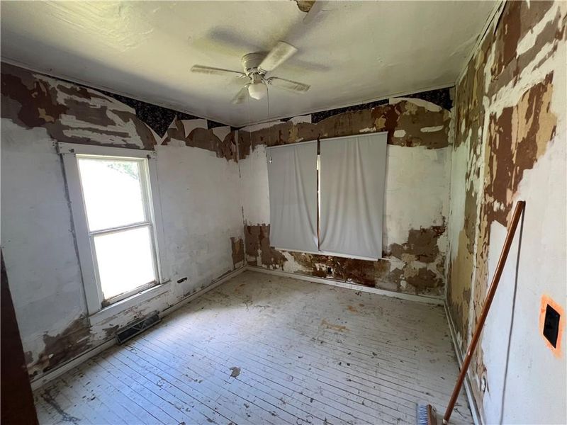 502 N 4th St, Iola, KS 66749