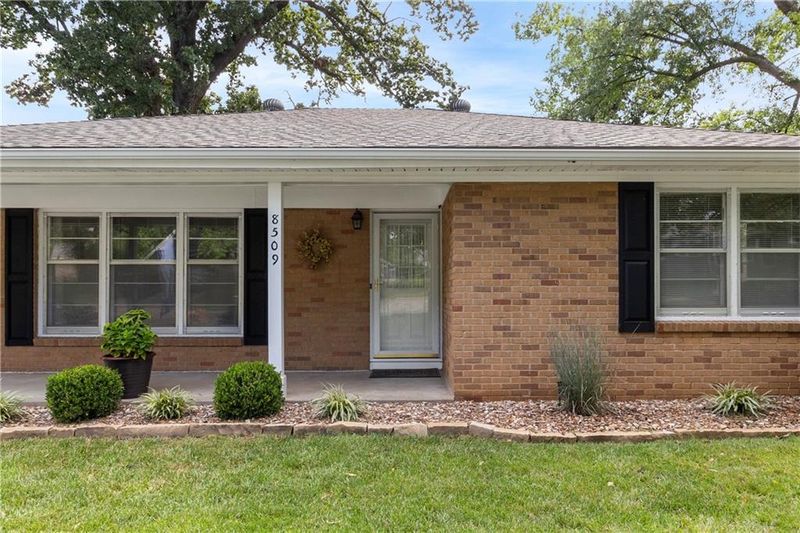 8509 Floyd St, Overland Park, KS 66212