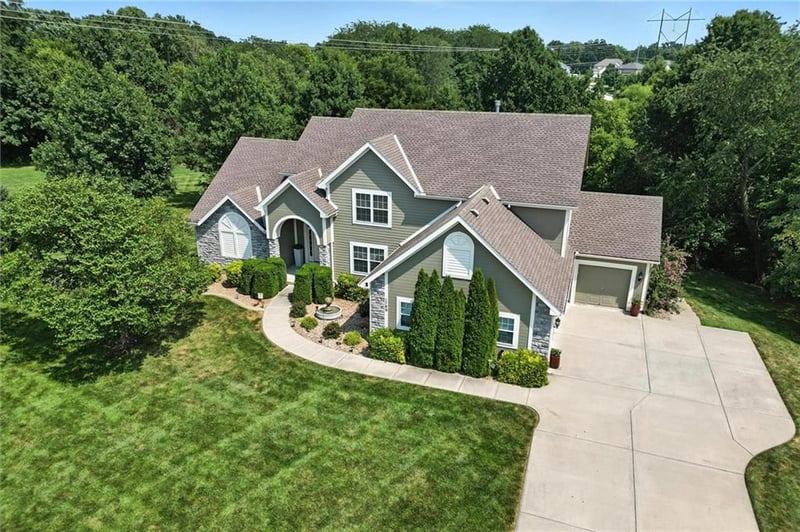 1789 Red Oak Ct, Liberty, MO 64068