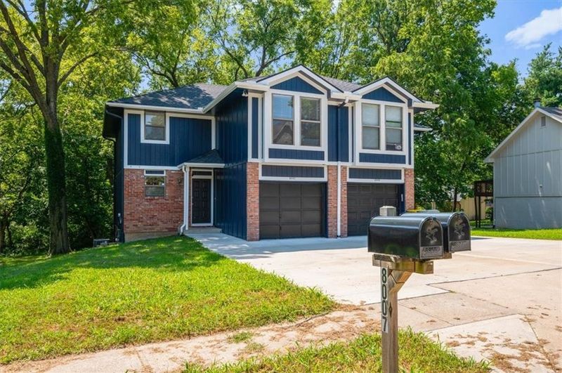 8007 NW 79th Pl, Kansas City, MO 64152