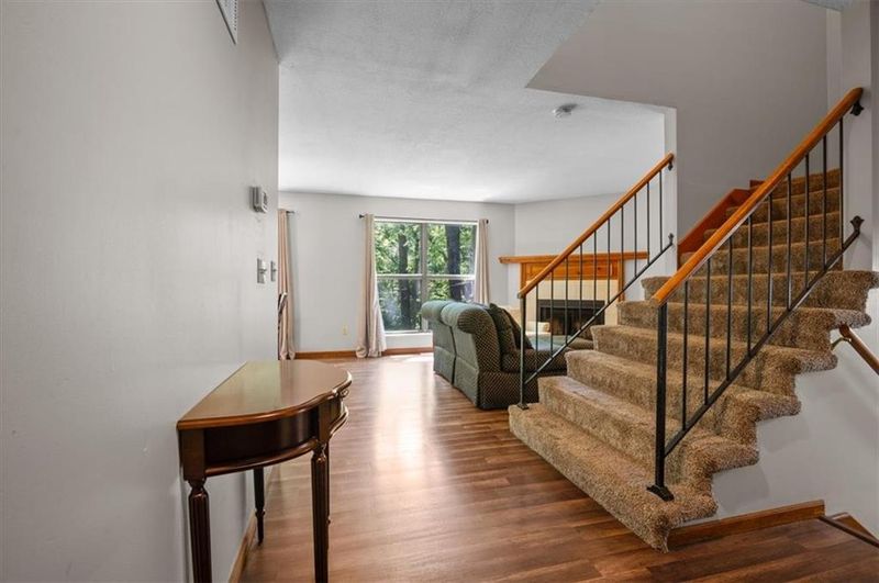 8007 NW 79th Pl, Kansas City, MO 64152