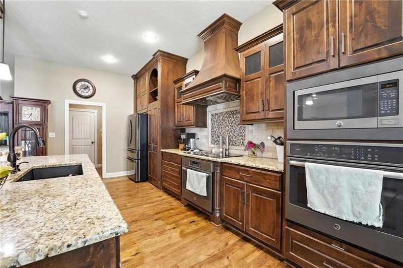 9208 SW Whispy Way, Lee's Summit, MO 64064