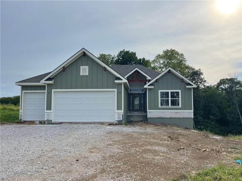 1207 NE 122nd St, Kansas City, MO 64165