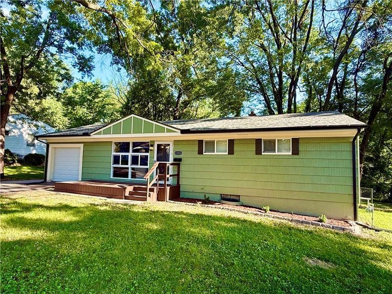 11233 E 49th St, Kansas City, MO 64133