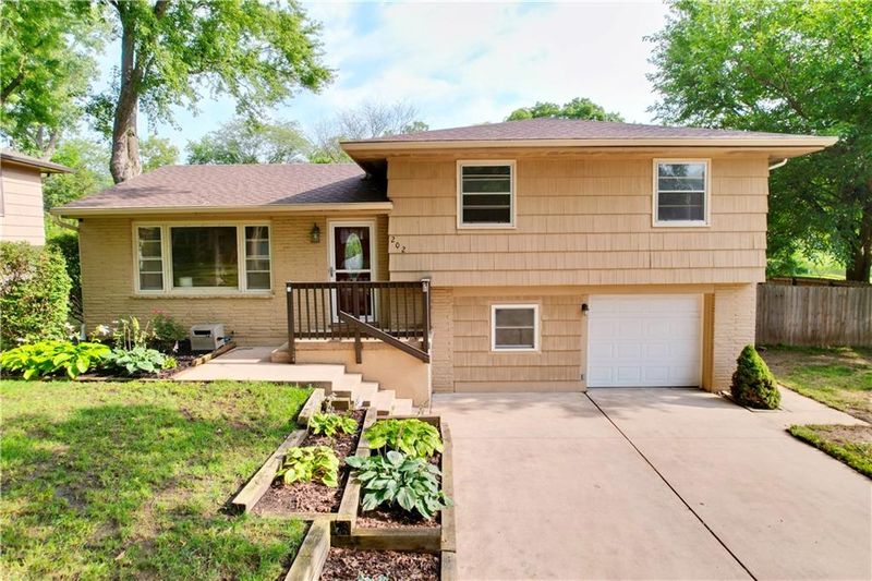 202 E 127th St, Kansas City, MO 64145