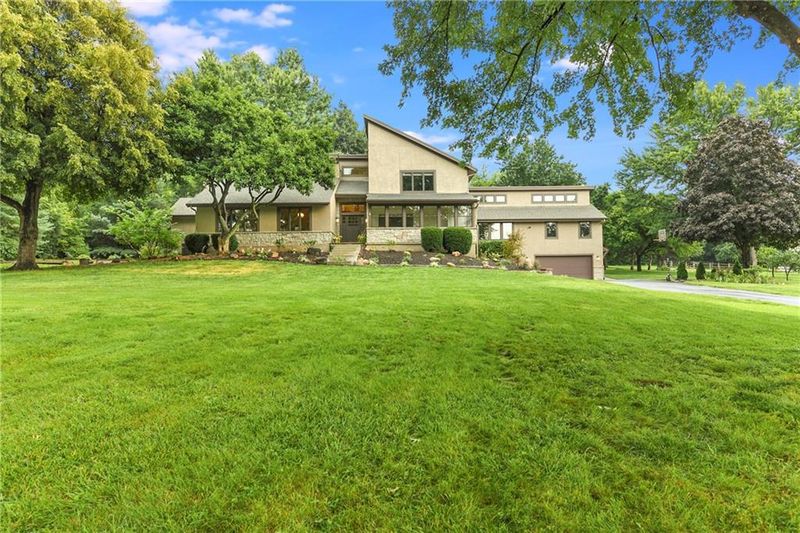 9800 W 156th St, Overland Park, KS 66221
