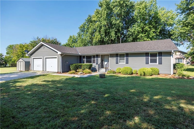 2018 E Madison St, Fredonia, KS 66736