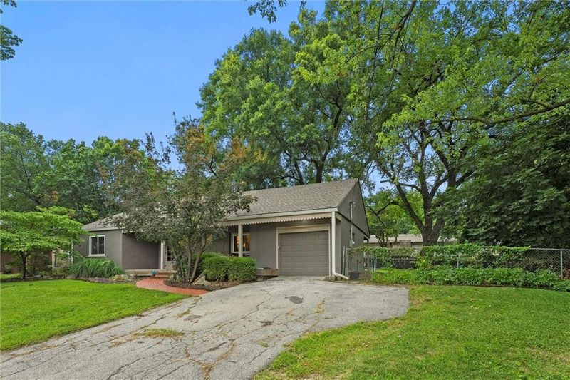 5220 Nieman Rd, Shawnee, KS 66203