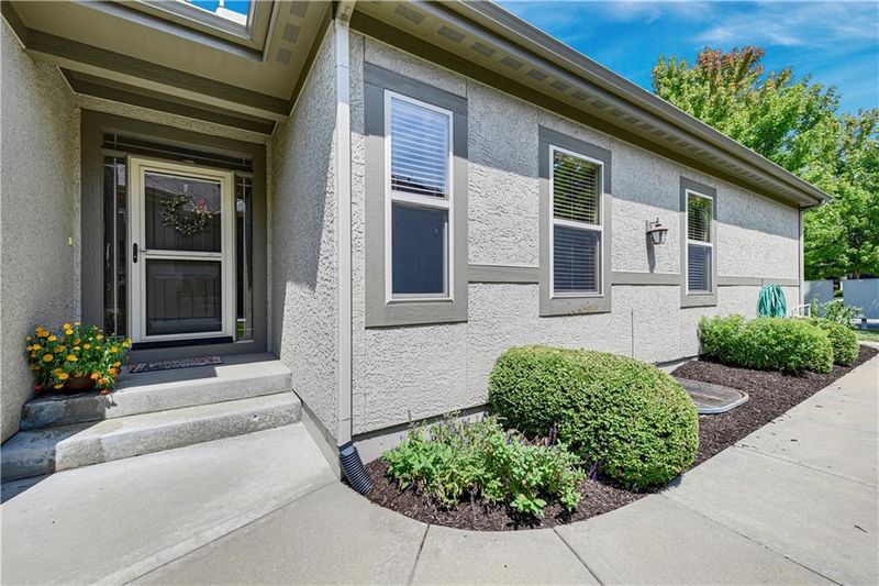 24571 W 110th St, Olathe, KS 66061