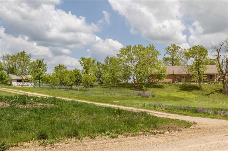 17256 13th St, Lawrence, KS 66044