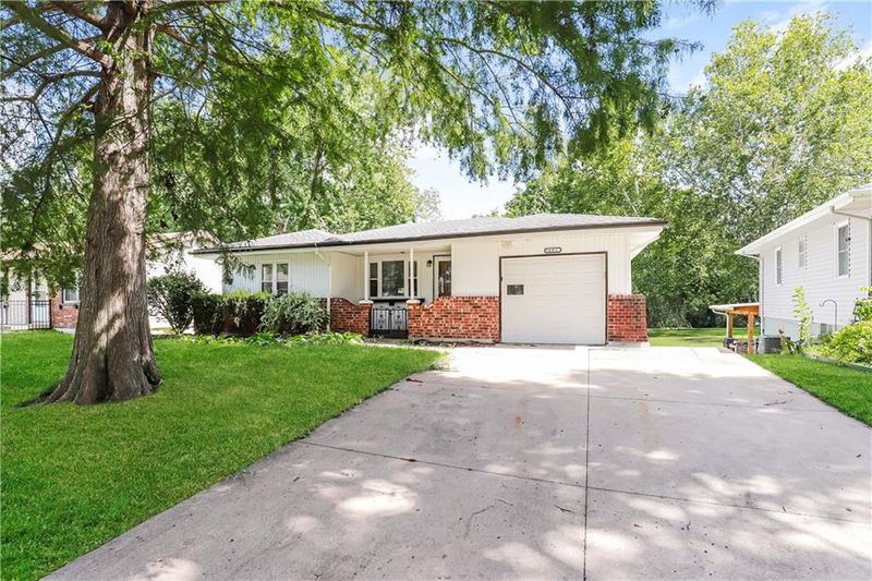 5401 NE 56th Pl, Kansas City, MO 64119