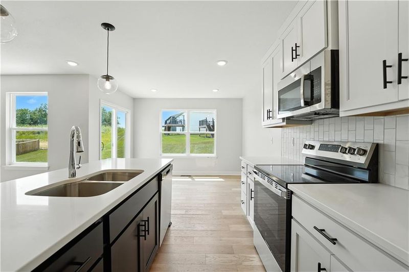 715 Glenn Cir, Raymore, MO 64083