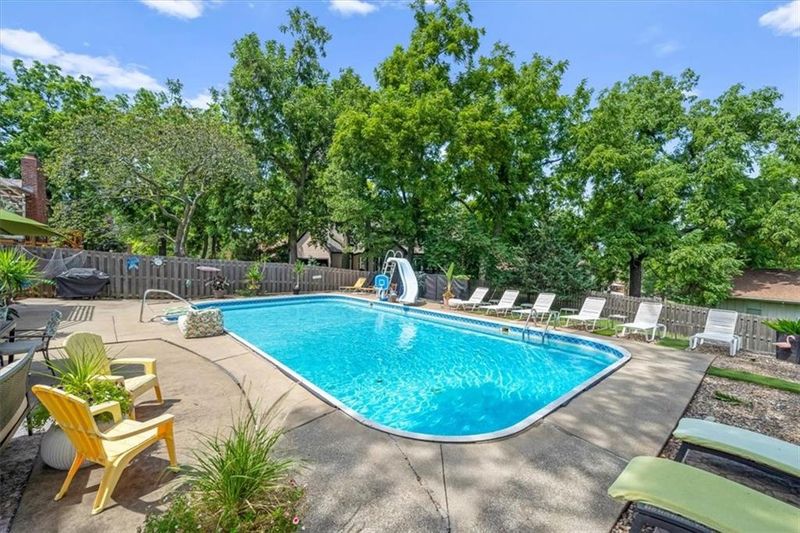 12800 E 38th St S, Independence, MO 64055
