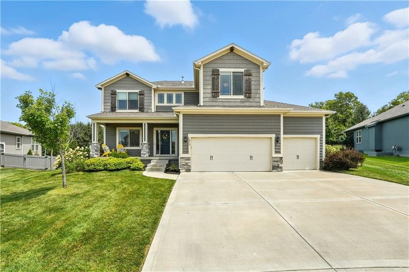 1619 Grandshire Dr, Raymore, MO 64083