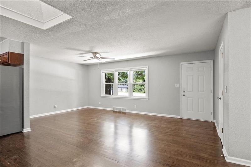 9525 E Gregory Blvd, Raytown, MO 64133