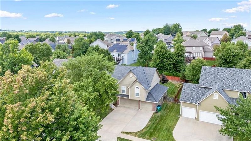 2328 SW Feather Ridge Rd, Lee's Summit, MO 64082
