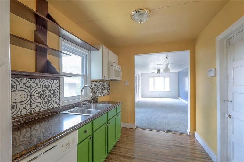 1820 E 85th St, Kansas City, MO 64132
