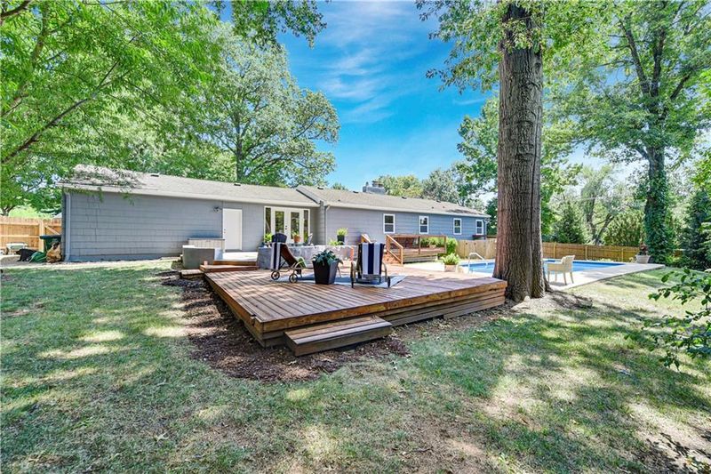 9440 Manor Rd, Leawood, KS 66206