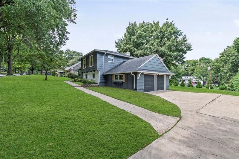 200 E 114th Ter, Kansas City, MO 64114