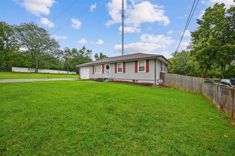 6007 E 56th St, Kansas City, MO 64129