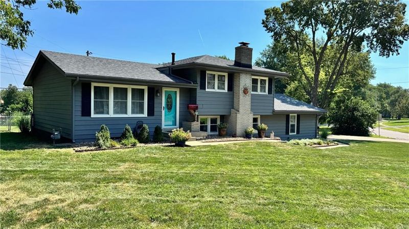10406 W 71st Pl, Shawnee, KS 66203