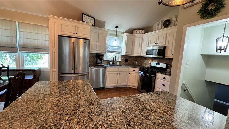 10406 W 71st Pl, Shawnee, KS 66203