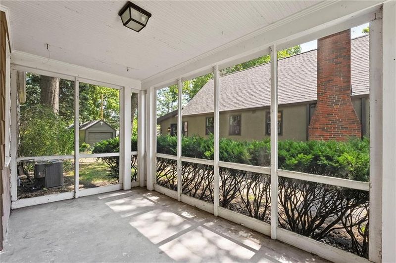 7605 Madison St, Kansas City, MO 64114