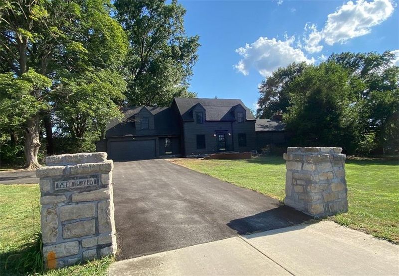 8125 E Gregory Blvd, Kansas City, MO 64133