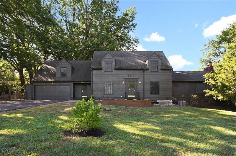8125 E Gregory Blvd, Kansas City, MO 64133