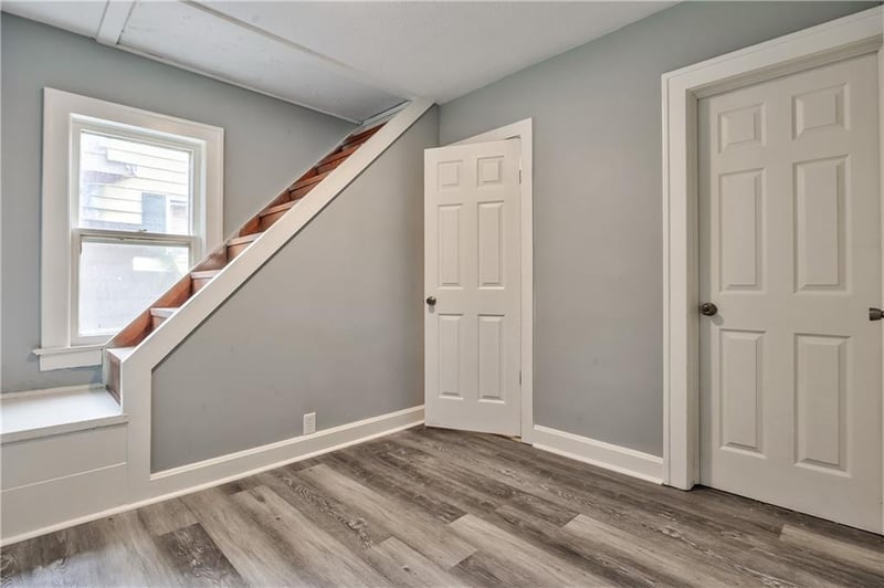 1810 S Maywood Ave, Independence, MO 64053