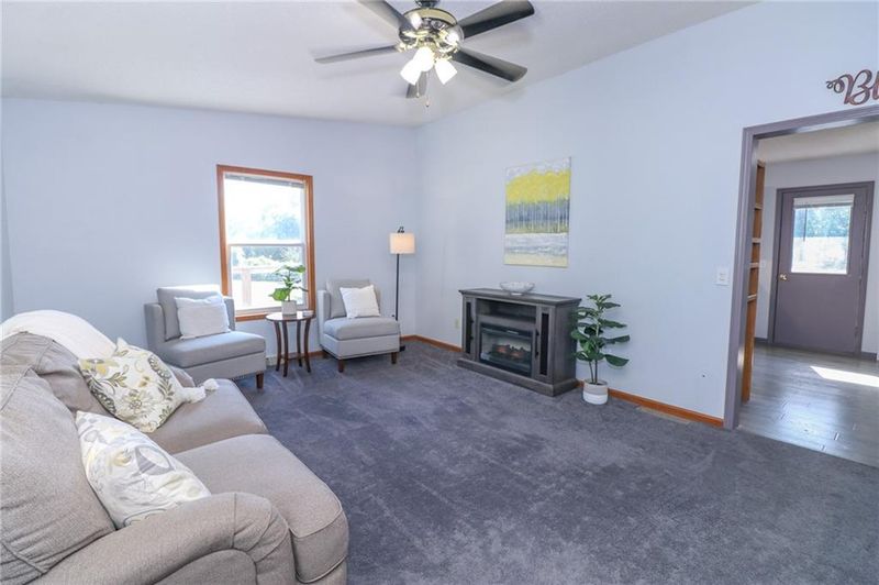 19979 139th St, Basehor, KS 66007