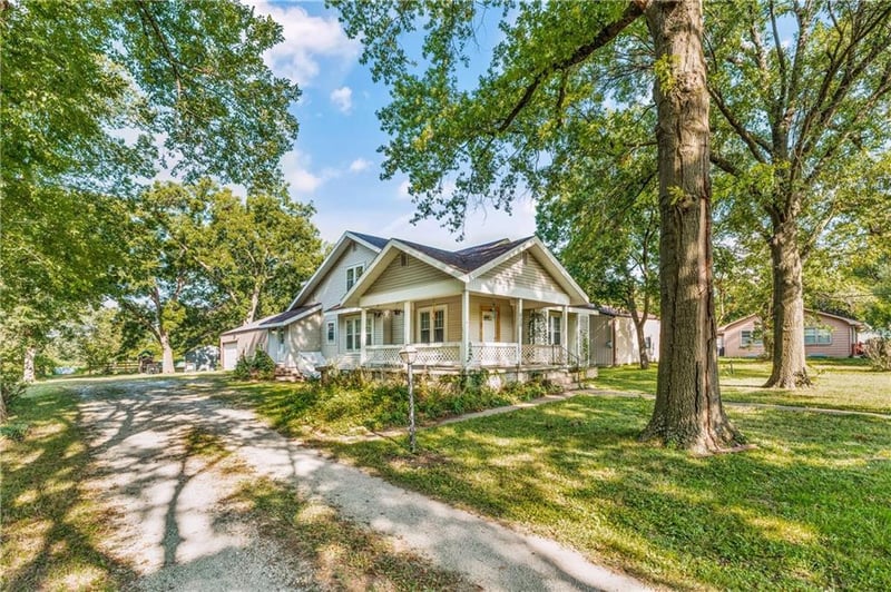 628 N Broadway St, Lacygne, KS 66040