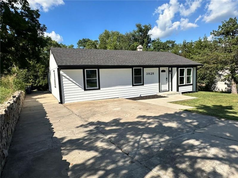 3828 E 93rd St, Kansas City, MO 64132