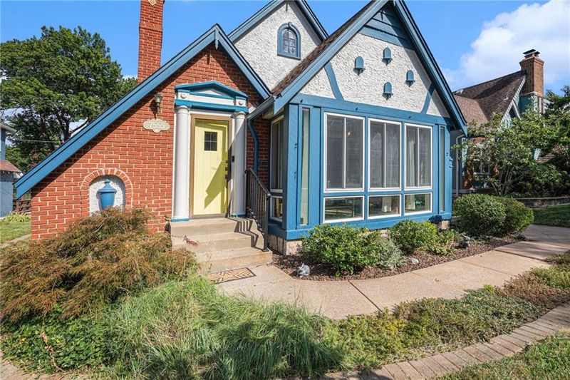 7555 Walnut St, Kansas City, MO 64114