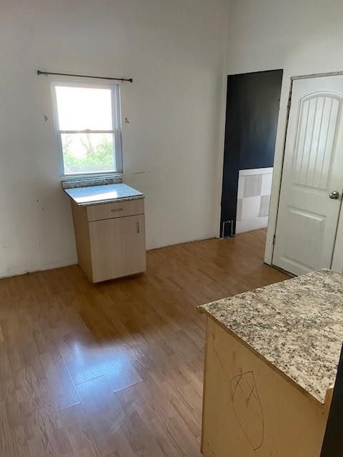 4711 E 17th St, Kansas City, MO 64127