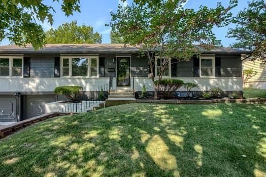 3320 Mohawk Ln, Kansas City, MO 64116