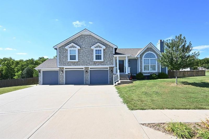 13360 Ridgeview Dr, Platte City, MO 64079