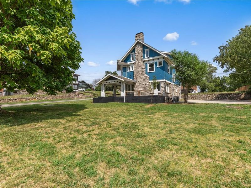 3901 Manheim Rd, Kansas City, MO 64110