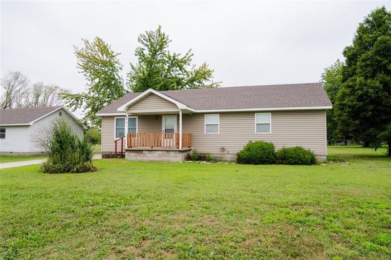 406 Kennedy Dr, Iola, KS 66749
