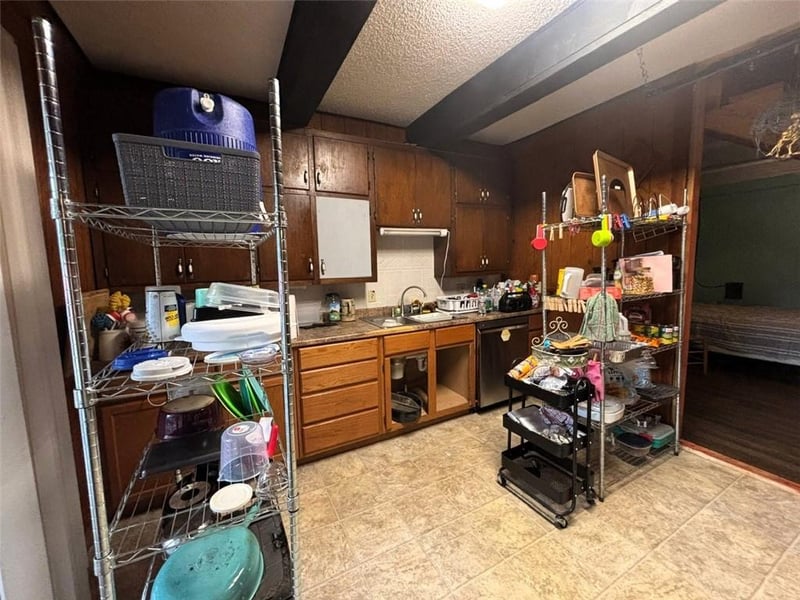 603 N 3rd St, Burlington, KS 66839