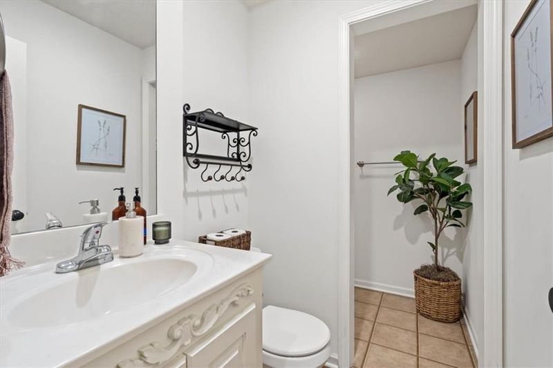 9163 Belmont Dr, Lenexa, KS 66227