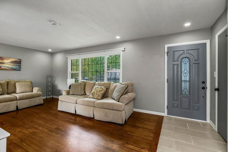 9717 Eby St, Overland Park, KS 66212