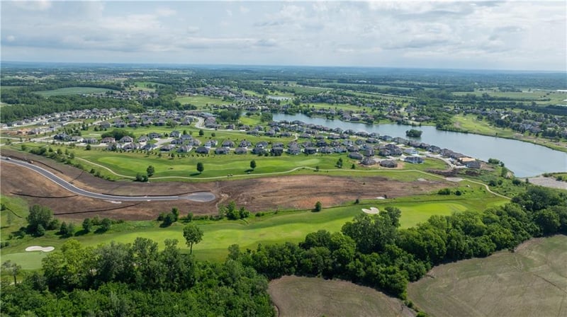 4418 Tee Box Dr, Basehor, KS 66007