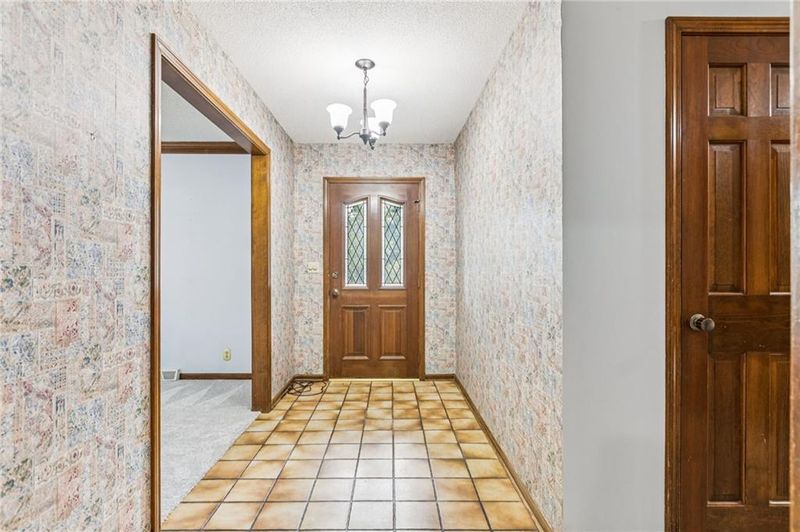 6773 N Park Ave, Kansas City, MO 64118