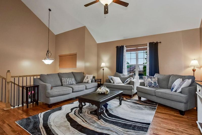 415 Eagle Glen Dr, Raymore, MO 64083