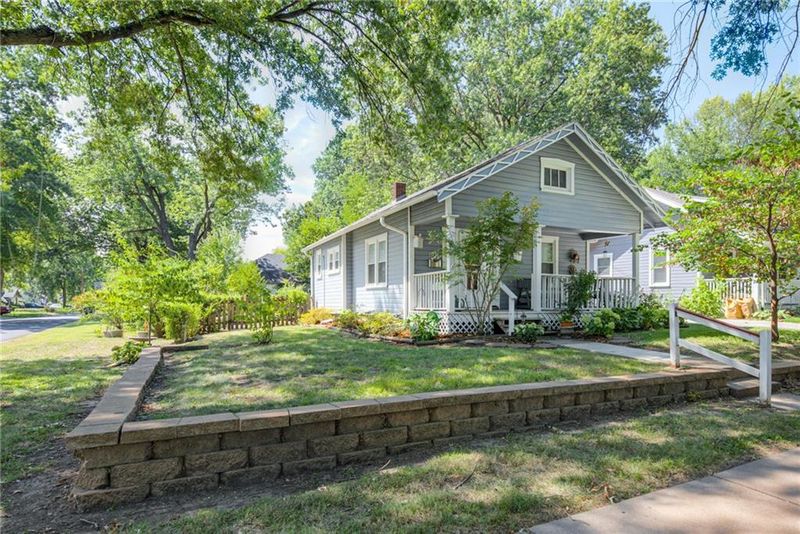 801 W 77 St, Kansas City, MO 64114