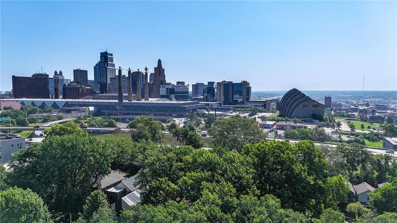1637 Summit St, Kansas City, MO 64108