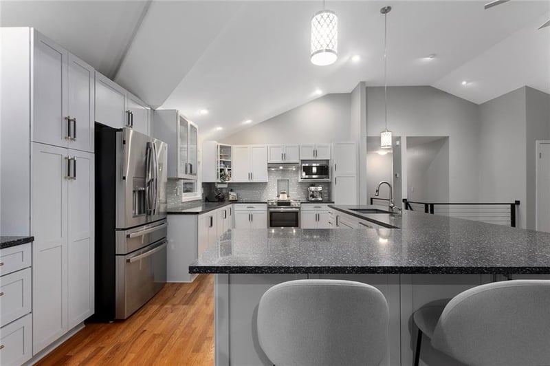 6800 W 66th St, Overland Park, KS 66202