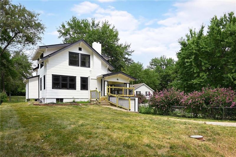 3806 E 96th St, Kansas City, MO 64137