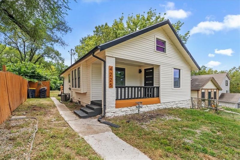 4225 E 60th Ter, Kansas City, MO 64130